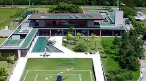 Located in the renowned portobello area one hour from río's centre, the house is massive, has six suites, a helipad, a swimming pool, tennis courts, a gym, a subterranean cave and its own pier. Neymar Jr House Address
