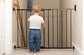 The regalo baby gate for stairs with banister mounts is made totally from an all steel construction. Best Baby Gates For Stairs 2020 Top And Bottom Baby Gates Expert
