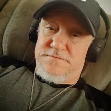 R.I.P. David Roach, frontman of Junkyard Junkyard frontman David Roach lost  his battle with cancer a few hours ago and died at the age of just 60.