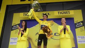 « les maillots sont uniques cette année puisque chaque maillot a sa spécificité, liés aux parcours ou aux. Egan Bernal Nouveau Maillot Jaune Du Tour De France Revient Sur La Neutralisation De La 19e Etape Je Ne Voulais Pas M Arreter Moi Video Le Soir