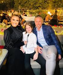 De asemenea, celebra impresară mai are un băiat, laurenţiu sau reghe junior, băiatul de 10 ani pe care îl are cu laurenţiu reghecampf. G Gx1vjskfhjtm