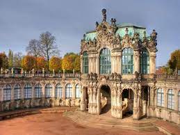 The zwinger was built in 1709 as an orangery and garden as well as a representative festival area. Geschichte Dresdner Zwinger