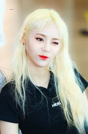 Loona Jinsoul 190815 Incheon Airport To La Odd Eyes Girl Photos Korean Girl Groups