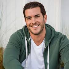 How Rich Davis Turned Bold Moves into a 20-Year Career in Broadcasting