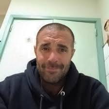 Alfred: Cada año voy a Florencia y hay un café en la Riviera del Arno, y  acostumbraba ir ahí y ordenar Fernet Branca. Tenía la fantasía de que en  alguna de las