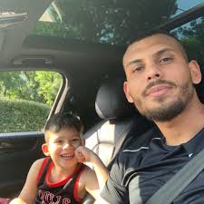 Oreg b**i úr🤣🤣🤣mar gyereknek bu*i volt kavicsokat dugdosott a  seggebe🤣🤣🤣🤣