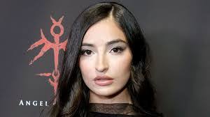 Emily Will's Instagram, Twitter & Facebook