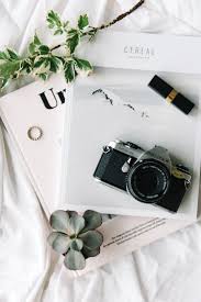 для ухода за цветами в доме творчества 10 упаковок 5 Step Guide To Start Shooting With Brands Olivia Bossert Education Flat Lay Photography Photography Products Flatlay Styling