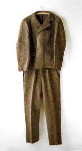 Walker art center this multiple, a relic of joseph beuys' action felt tv (1966), is composed of three props (the boxing gloves, felt pad, and sausage) and a film of the performance. Dare Forma All Utopia Di Eva Di Stefano Su Art E Dossier 2003 2005