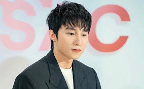 Nam ca sĩ đang được bầu là "nhân cách vàng của showbiz": Nhờ cách dạy của  cha mẹ nên không phải xoá bất cứ thứ gì từng đăng trên MXH!