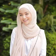 Suatu hari zayn dan mikael pergi ke australia untuk mengubati. Mira Filzah Mfmirafilzah We Shall Never Know All The Good That A Simple Smile Can Do Ilaina Ra Hijab Style Casual Beautiful Hijab Modern Hijab Fashion