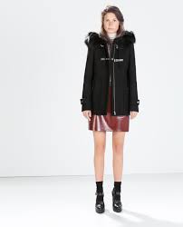 2020 yılında 2020 için coat zara, kadın giyim ve daha fazlası! Zara Woman Duffle Coat With Fur Hood This Coat Is Everyythingg Dufflecoat Mantel Frauen Modestil