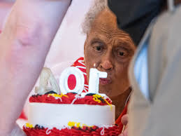 Winn-Dixie throws 104th Birthday Party for Romay Davis