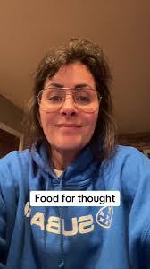 Danielle Mohn's Instagram, Twitter & Facebook