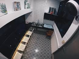 Pembayaran mudah, pengiriman cepat & bisa cicil 0%. Renovasi Dapur Basah Dengan Konsep Hitam Putih Kelabu Macam Drive Thru Hias My