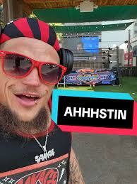 Matthew Mcconaughey and Woody Harrelson in Austin