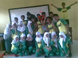 Aku duduk didalam bus, dalam perjalanan ke sekolah. Hantu Di Sekolah Youtube