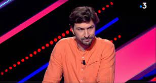Questions Pour Un Champion Hakim Les 12 Coups De Midi Attend Son Heure Apres Le Triomphe De Julien Tout Le Monde Veut Prendre Sa Place Toutelatele