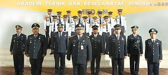 Penelitian menggunakan metode kualitatif dengan pendekatan studi kasus. Politeknik Penerbangan Medan Wikiwand