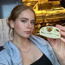 Charlotte Hohman (@CharlotteHohman)