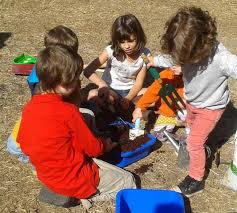 El juego sirve para divertirse, entretenerse, hacer ejercicio y también para aprender. Tipos De Juegos Y Clasificacion De Los Mismos Madres Hoy
