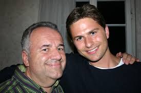 Winfried Wagner (alias Walter Laible) und das gesamte "Laible und  Frisch"-Team wünschen Euch fröhliche Weihnachen! Dazu liefert das SWR  Fernsehen ab morgen um 16:30 Uhr bis 5. Januar 2020 erstmals die komplette