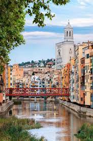 The city had an official population of 101,852 in 2019. Traveling To Barcelona Make The Most Of Your Trip With A Day Trip To Beautiful Girona Girona Espana Viajar Por Espana Lugares De Espana