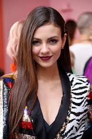 victoria justice attends the alice + olivia by stacey bendet arrivals  during nyfw in new york city-090919_7