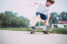 Keep moving from side to side on each foot. How To Ride A Skateboard A Complete Guide With Pro Tips Tricks
