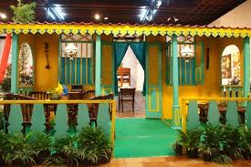 Ciri khas dari rumah ini adalah rumah ini memiliki teras yang luas yang berguna untuk menjamu tamu dan menjadi tempat bersantai keluarga. 41 Pintu Dan Jendela Rumah Betawi