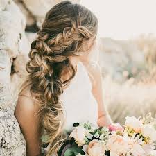 To create the beehive, tease hair at the crown then gather ends together to create a braid. Beach Wedding Hair And Makeup Ideas Saubhaya Makeup