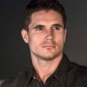 Robbie Amell