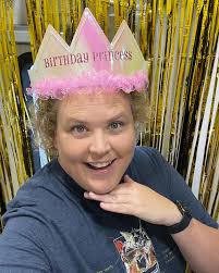 In Canada filming and they've made my birthday extra special. Is that a  Baskin Robbins mint chocolate chip ice cream cake? Yes ma'am. Definitely  feeling the love today 😊