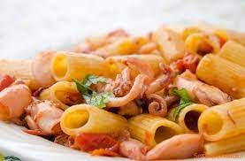 Durante una breve vacanza nel cilento ho avuto modo di gustare piatti di pesce freschissimo ed ho deciso di condividere con voi qualche ricetta, eccone una….un piatto leggero estivo e ricco di gusto, facile da preparare, pronto in mezz'ora.se riuscite a farvi pulire i moscardini in pescheria è ancora più semplice e veloce!!! Pasta Con Moscardini E Pomodorini Ricetta Semplice E Veloce Sempliceveloce