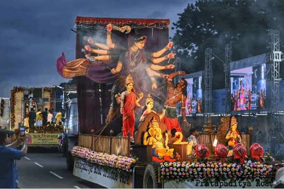Durga Puja Carnival 2025 | Durga Puja Carnival 2025 brings Kolkata's festive spirit alive on Red Road - Telegraph India