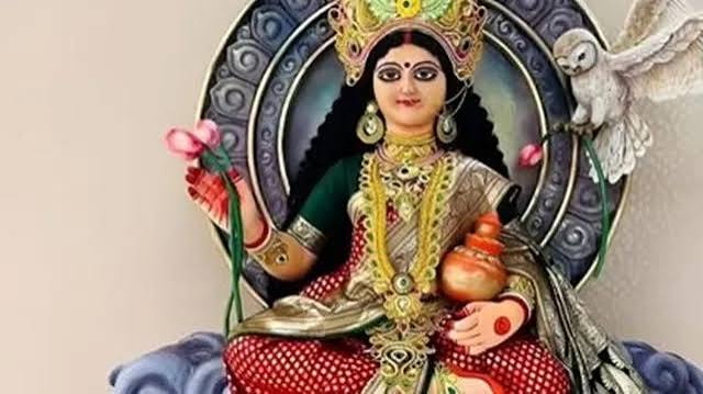 Kojagori Lakshmi Puja: কোজাগরী লক্ষ্মীপুজো কেন রাতেই করা হয়? কারণ জানলে আশ্চর্য হবেন!