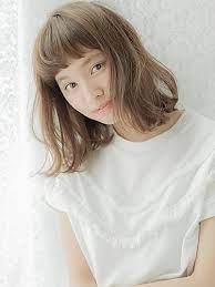 丸顔さんでも 小顔 になれる おすすめヘアスタイルまとめ mery メリー 丸顔 ヘアスタイル ボブヘア 美髪