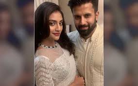 Browse and share the top nusrat jahan wedding gifs from 2021 on gfycat. Mp Nusrat Jahan And Nikhil Jain S Marriage In Trouble Actor Reacts To Rumours About Trouble In