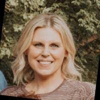 Jenn Raia's Instagram, Twitter & Facebook