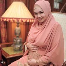 (instagram/ctdk) terima kasih lagi kepada kalian yang sangat memahami dan tidak putus mendoakan saya selama ini. Tahniah Dato Siti Nurhaliza Mengandung 4 Bulan