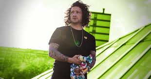 Kraantje pappie viert vandaag de release van 'lil craney', zijn eerste single na het gouden. Hilarisch Kraantje Pappie Beantwoordt Meest Gegoogelde Vragen Radio 538