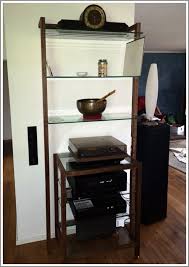 Das Aktenregal Quadra Und Das Passende Hifi Rack Quadra Aus Nussbaum Als Individuelles Arrangement Im Wohnzimmer Unseres Kunden Ein In 2020 Mobelfusse Glasboden Regal