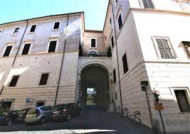 L'area in cui lo studio immobiliare orsini svolge la propria attività professionale di intermediazione è prevalentemente quella della riviera. The Palaces Of The Noble Families Of Rome Palazzo Orsini And Palazzo Colonna