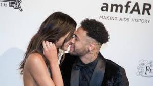 Neymar's gorgeous model sister rafaella beckran is dating his brazilian national teammate gabriel barbosa, and they're not shy about the pda. Neymar Sister Gabigol