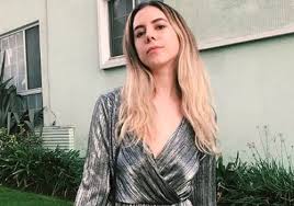 Thanks to moisturizing coconut oil and sunflower seed extract, this styler hydrates. How To Air Dry Thick Hair Without The Frizz