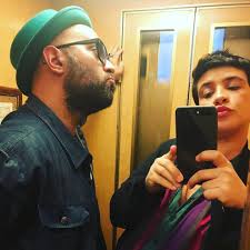 Tutti gli articoli pubblicati da ilaria macchia su vanityfair.it. Giuliano Sangiorgi Papa E Nata A Roma Stella Festa In Casa Negramaro