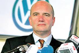 Bernd osterloh to join management board at traton truck unit. Vw Works Council Boss Calls For Cuts To Management Board