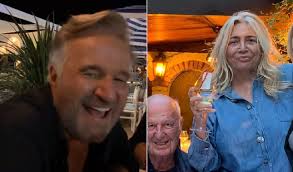 Incidente piccante in diretta per mara venier: Mara Venier Che Risate A Cena Con L Amico Christian De Sica Video Video