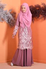 The baju kurung qasidah is splashed in a solid hue to shine the focus on its premium classic design. Baju Kurung Lace Serena Lavender Muslimahclothing Com