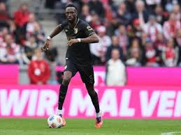 Bayern Munich inquire for FC Augsburg defender Matsima